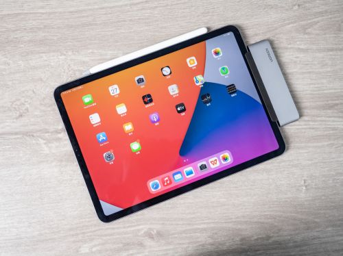 這才是iPad Pro第二好用的配件：一口變多口，還能外接顯示器