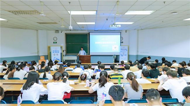 畢業(yè)不慌，查厲來幫｜愛企查攜手西電學(xué)子深度體驗(yàn)品牌魅力 圖2