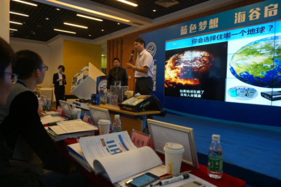 選手緊張介紹其項目優(yōu)勢