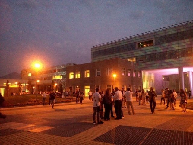 蘋果iOS開發(fā)學院校園外景夜景